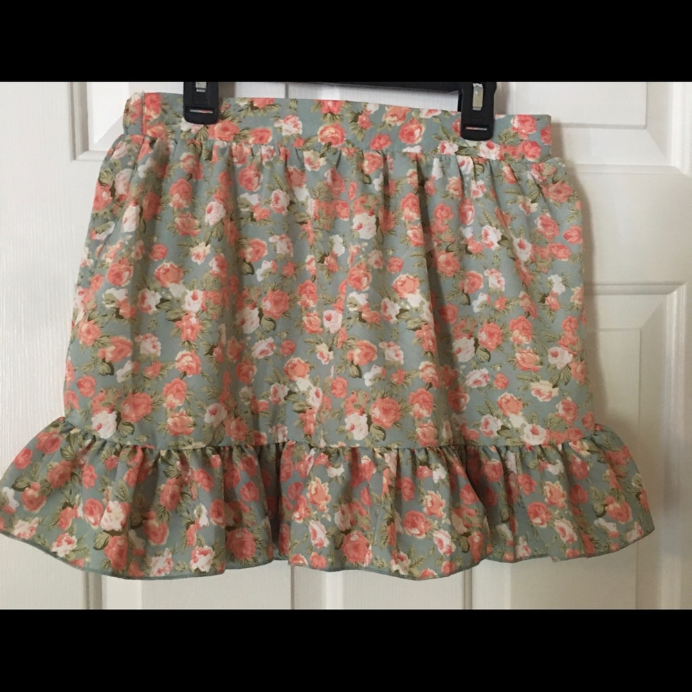 Tobi Floral Spring/Summer Skirt Size Medium